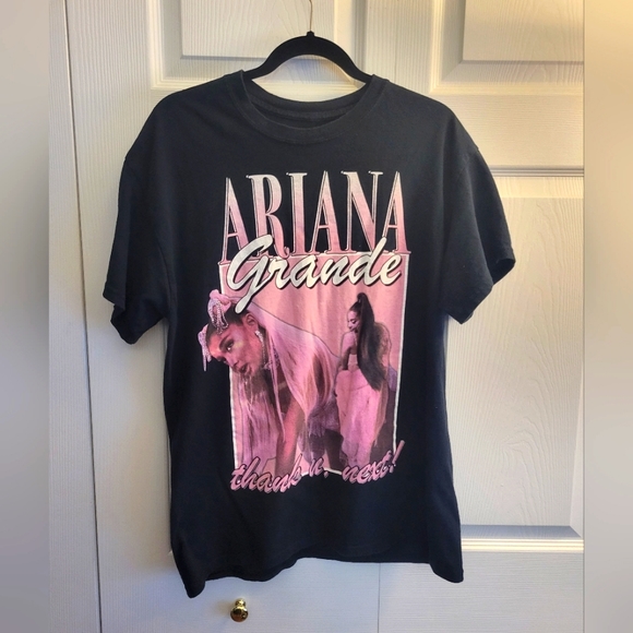 Ariana Grande Other - Ariana Grande Sweetener Tour Shirt Large